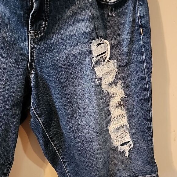 Torrid boyfriend Distressed shorts size 18 - Picture 3 of 6